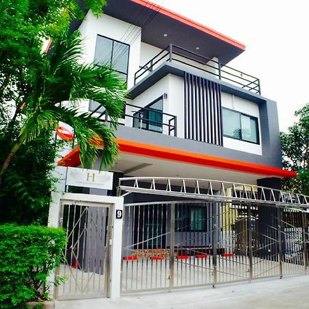 4 Bedroom House At Skytrain Bangkok Exterior foto